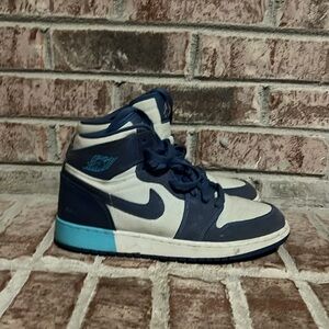 kids Jordan 1 retro high OG blue moon size 6.5y 2017